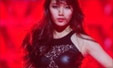 수지, 속살 비치는레이스 착시 의상