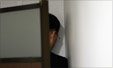 취재진 피해 숨어있는 진경락